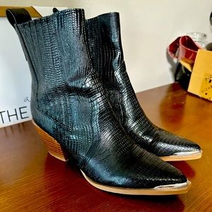 Black shortie western dress boot